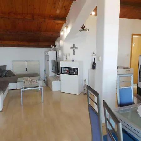 Apartment In 34848